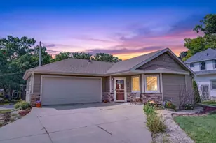 2004 Butler Ct, Middleton, WI 53562 - Photo 2