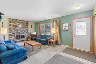307 Meadowlark Cir, Deerfield, WI 53531 - Photo 2