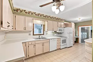 54 S Marquette St, Madison, WI 53704 - Photo 2
