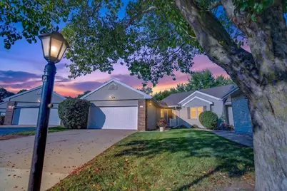 659 Kensington Square, Stoughton, WI 53589 - Photo 4