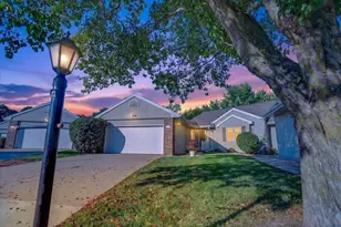 659 Kensington Square, Stoughton, WI 53589 - Photo 4