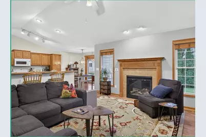 297 E Amber Drive, Whitewater, WI 53190 - Photo 4