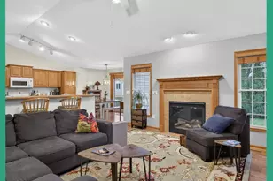 297 E Amber Dr, Whitewater, WI 53190 - Photo 4