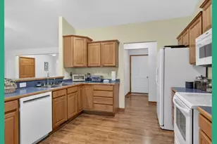 297 E Amber Dr, Whitewater, WI 53190 - Photo 2