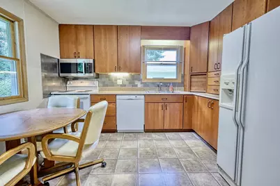 2012 S Terry Court, Beloit, WI 53511 - Photo 8
