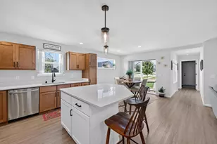 9318 Highland Gate Way, Madison, WI 53593 - Photo 4