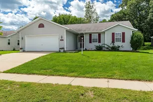 644 N Tratt St, Whitewater, WI 53190 - Photo 2