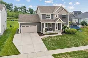 5477 N Peninsula Wy, Mcfarland, WI 53558 - Photo 2