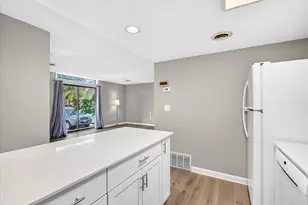 539 D'onofrio Dr, Madison, WI 53719 - Photo 4