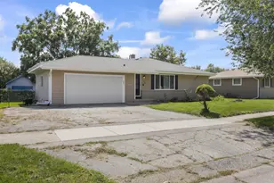 1325 W Conde St, Janesville, WI 53546 - Photo 2