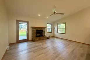 4333 Fieldcrest Dr, Janesville, WI 53546 - Photo 10