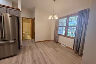 4333 Fieldcrest Dr, Janesville, WI 53546 - Photo 8