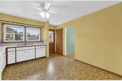 4418 Kentucky Avenue, Milwaukee, WI 53221 - Photo 10