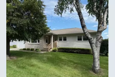 653 Gerald Avenue, Sun Prairie, WI 53590 - Photo 2