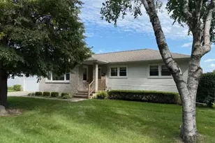 653 Gerald Ave, Sun Prairie, WI 53590 - Photo 2