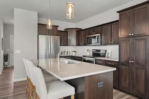 452 Blackburn Bay Dr, Verona, WI 53593 - Photo 10