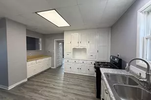 934 E Garden St, Freeport, IL 61032 - Photo 6