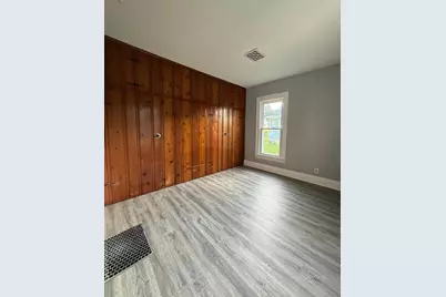 934 E Garden Street, Freeport, IL 61032 - Photo 8