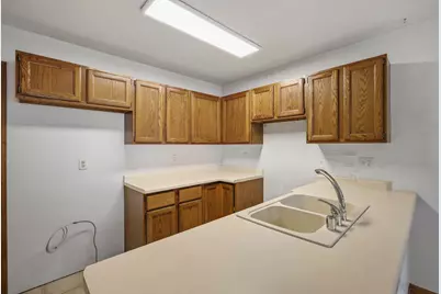 9 S Bartelt Court, Madison, WI 53704 - Photo 12