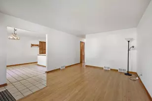 9 S Bartelt Ct, Madison, WI 53704 - Photo 4