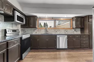 3102 E Fairchild S St, La Crosse, WI 54601 - Photo 8