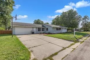 3102 E Fairchild S St, La Crosse, WI 54601 - Photo 2
