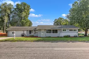3102 E Fairchild S St, La Crosse, WI 54601 - Photo 1