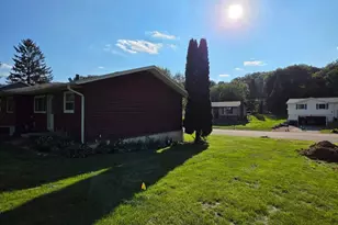 512 Central Ave, Deerfield, WI 53531 - Photo 4
