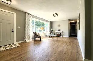 430 Woodview Dr, Sun Prairie, WI 53590 - Photo 6