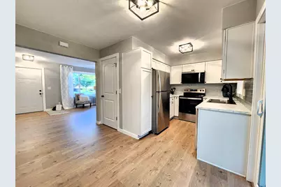 430 Woodview Drive, Sun Prairie, WI 53590 - Photo 6