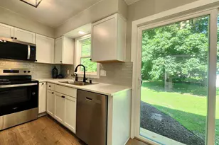 430 Woodview Dr, Sun Prairie, WI 53590 - Photo 10