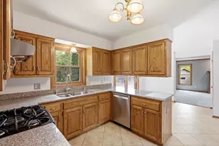 W169N10806 Redwood Ln, Germantown, WI 53022 - Photo 16