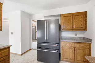 W169N10806 Redwood Ln, Germantown, WI 53022 - Photo 18