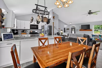 423 Sunset Drive, Poynette, WI 53955 - Photo 10