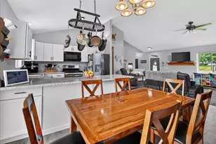423 Sunset Dr, Poynette, WI 53955 - Photo 10