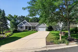 3083 Barrington Hills Ct, Fitchburg, WI 53711 - Photo 4