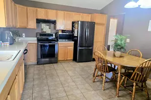 1604 Evergreen Dr, Janesville, WI 53546 - Photo 4