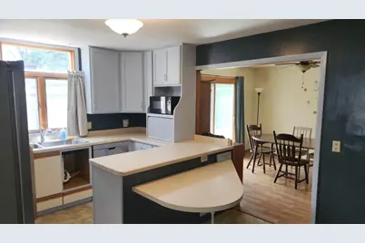 549 N Grant Avenue, Janesville, WI 53548 - Photo 6