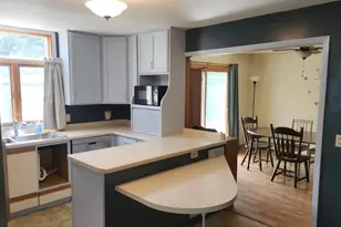 549 N Grant Ave, Janesville, WI 53548 - Photo 6