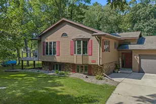 517 Schwantz Rd, Pardeeville, WI 53954 - Photo 2