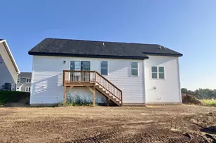 325 Dahlia Dr, Stoughton, WI 53589 - Photo 2