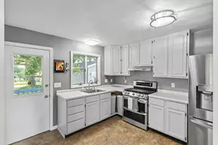 529 W Cook St, Portage, WI 53901 - Photo 2