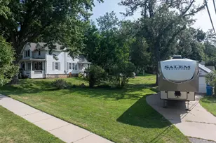 1020 Wood St, Baraboo, WI 53913 - Photo 2