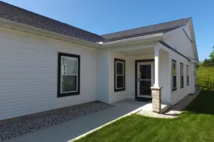 3835 Tanglewood Pl, Janesville, WI 53546 - Photo 2