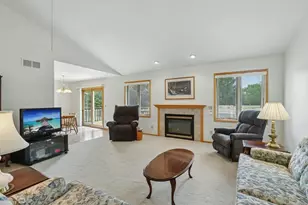210 Pinnacle Dr, Lake Mills, WI 53551 - Photo 10