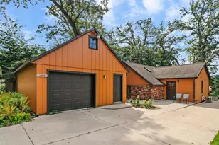 2148 Colladay Point Dr, Stoughton, WI 53589 - Photo 2