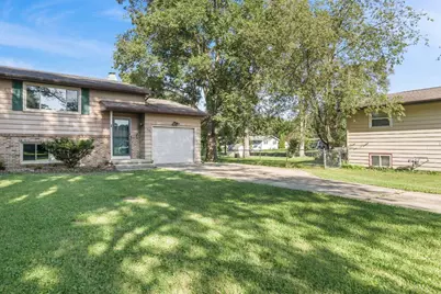 718 Bickley Court, Stoughton, WI 53589 - Photo 2
