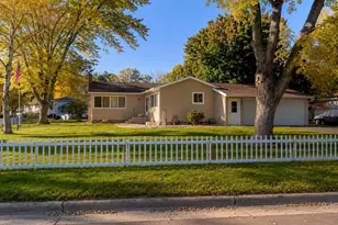 414 Herwig Dr, Pardeeville, WI 53954 - Photo 2