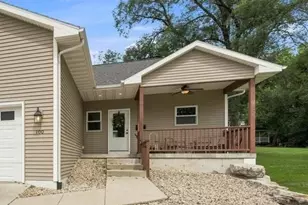 100 Isham St, Stoughton, WI 53589 - Photo 2
