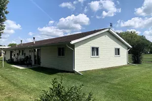 100A-100B Tower Dr, Columbus, WI 53925 - Photo 4